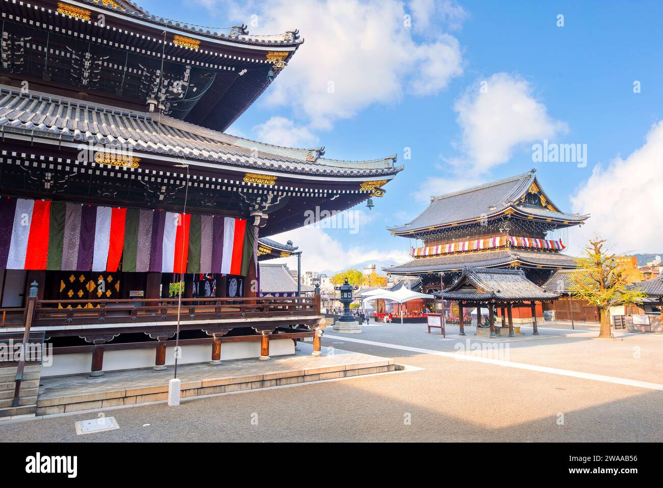 Kyoto, Giappone - marzo 30 2023: Tempio Higashi Honganji situato al centro di Kyoto, una delle due sotto-sette dominanti del Buddhismo Shin in in Giappone e dell'abr Foto Stock