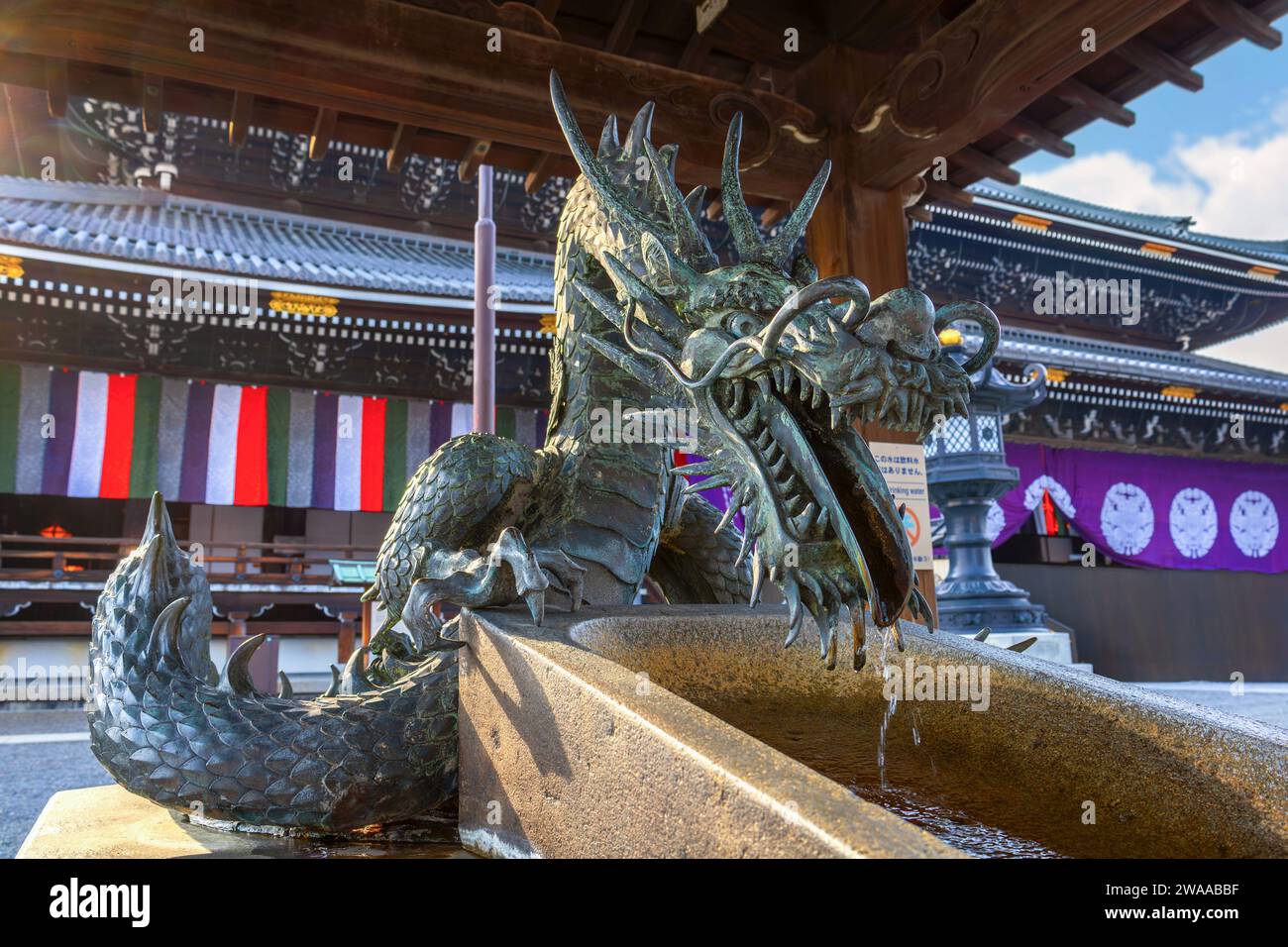 Kyoto, Giappone - marzo 30 2023: Tempio Higashi Honganji situato al centro di Kyoto, una delle due sotto-sette dominanti del Buddhismo Shin in in Giappone e dell'abr Foto Stock