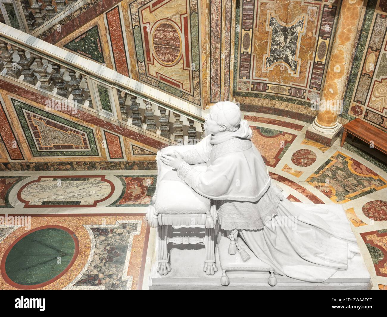 Statua di Papa Pio IX nella cripta del Santo Presepe sotto l'altare maggiore nella basilica papale di Santa Maria maggiore dedicata alla vergine Foto Stock