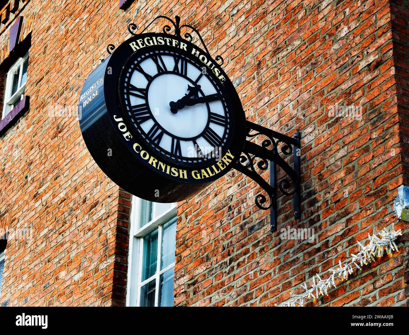 Orologio su Register House ex registro e tribunale che ospita la Joe Cornish Gallery Northallerton North Yorkshire Inghilterra Foto Stock