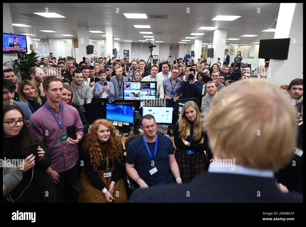 Immagine ©concessa in licenza a Parsons Media. 13/12/2019. Londra, Regno Unito. Boris Johnson vince le elezioni generali del 2019. Boris Johnson Election Night. Il primo ministro britannico Boris Johnson e il suo partner Carrie Symonds al quartier generale del Partito Conservatore dopo che Boris ottenne una maggioranza di 80 seggi alle elezioni generali del 2019. Foto di Andrew Parsons / Parsons Media Foto Stock