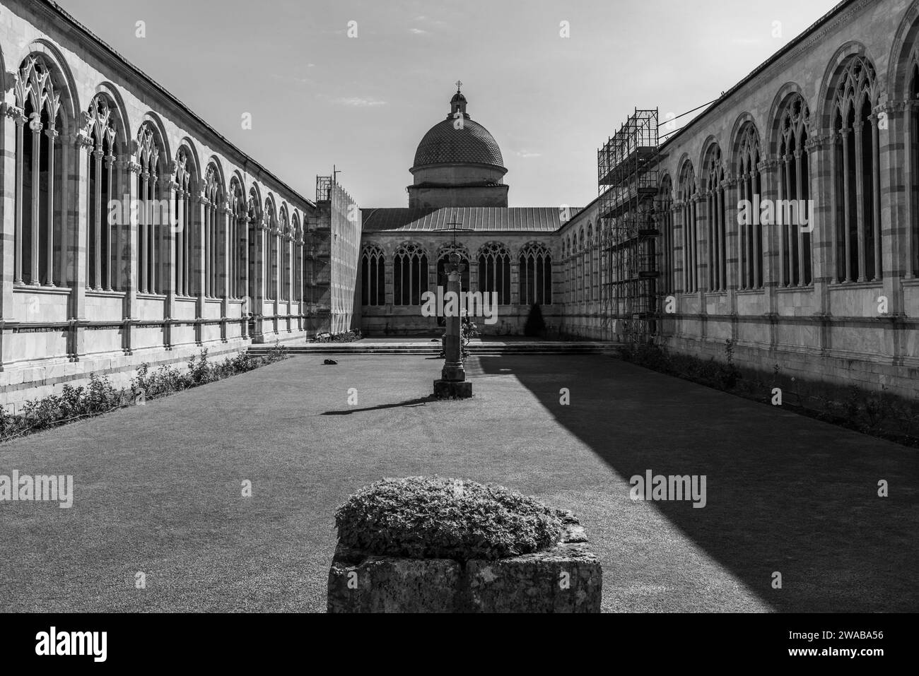 Famoso cimitero di Camposanto vicino alla cattedrale di Pisa, Italia Foto Stock