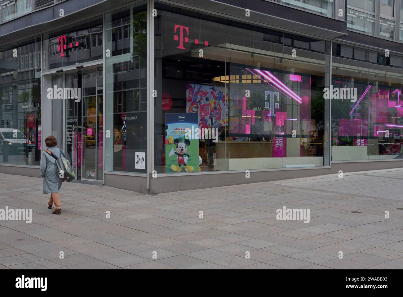T Mobile cellulare Store nel centro di Stoccarda, Germania, maggio 2023 Foto Stock