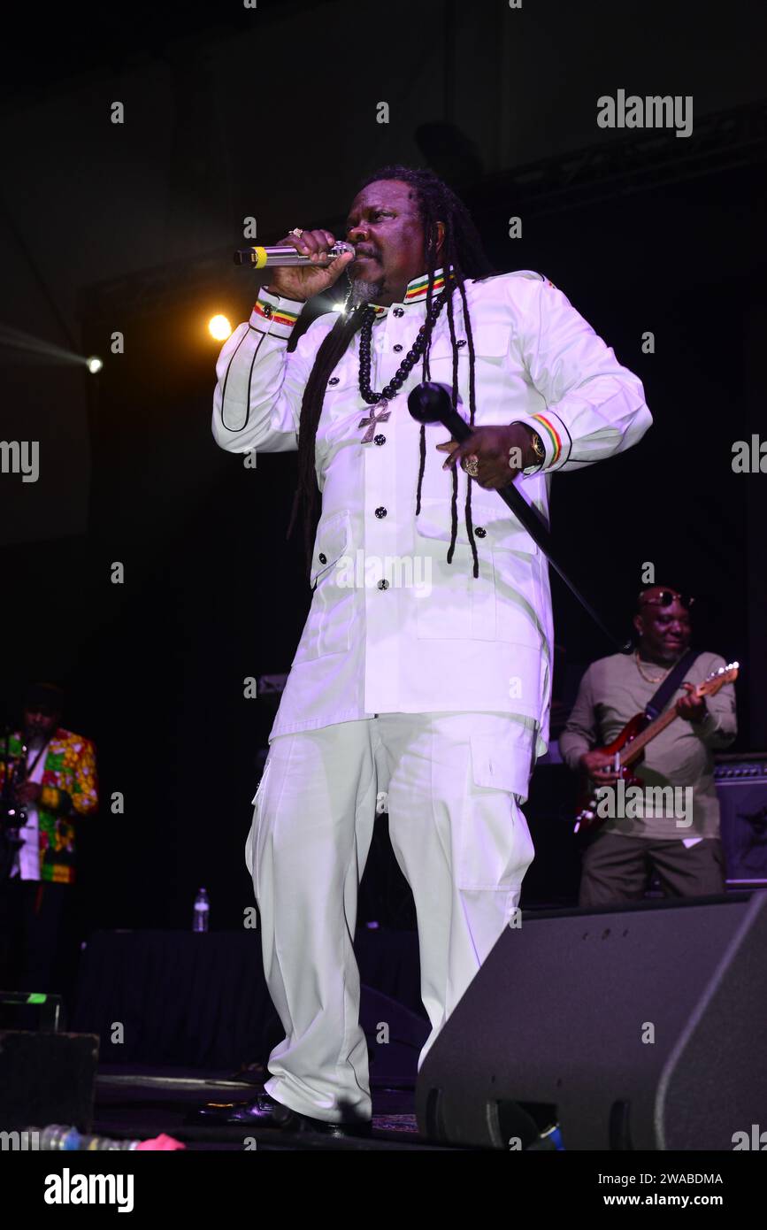 MIRAMAR, FLORIDA DICEMBRE 31 Il cantante Roots Reggae Luciano, si esibisce dal vivo sul palco