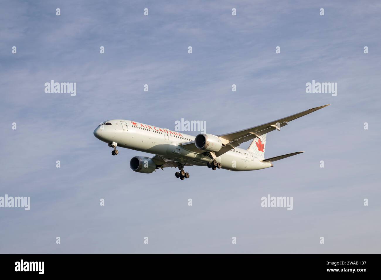 Air Canada Boeing 787 Dreamliner aereo passeggeri a reazione registrazione C-FNOI in avvicinamento finale per l'arrivo all'aeroporto di Heathrow a ovest di Londra Foto Stock