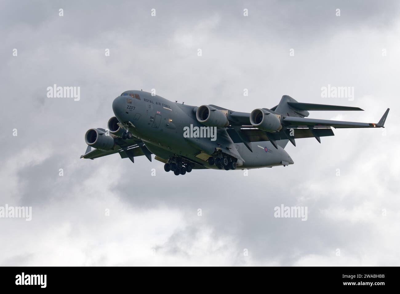 Boeing C-17A Globemaster III ZZ177 velivolo da trasporto militare della Royal Air Force britannica arriva a RAF Fairford nel sud dell'Inghilterra per il RIAT Foto Stock