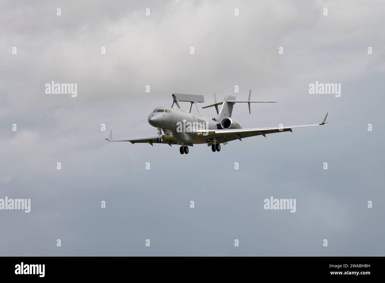 Saab GlobalEye Bombardier Airborne Early Warning Airborne se-RMS arriva alla RAF Fairford per partecipare all'International Air Tattoo Foto Stock