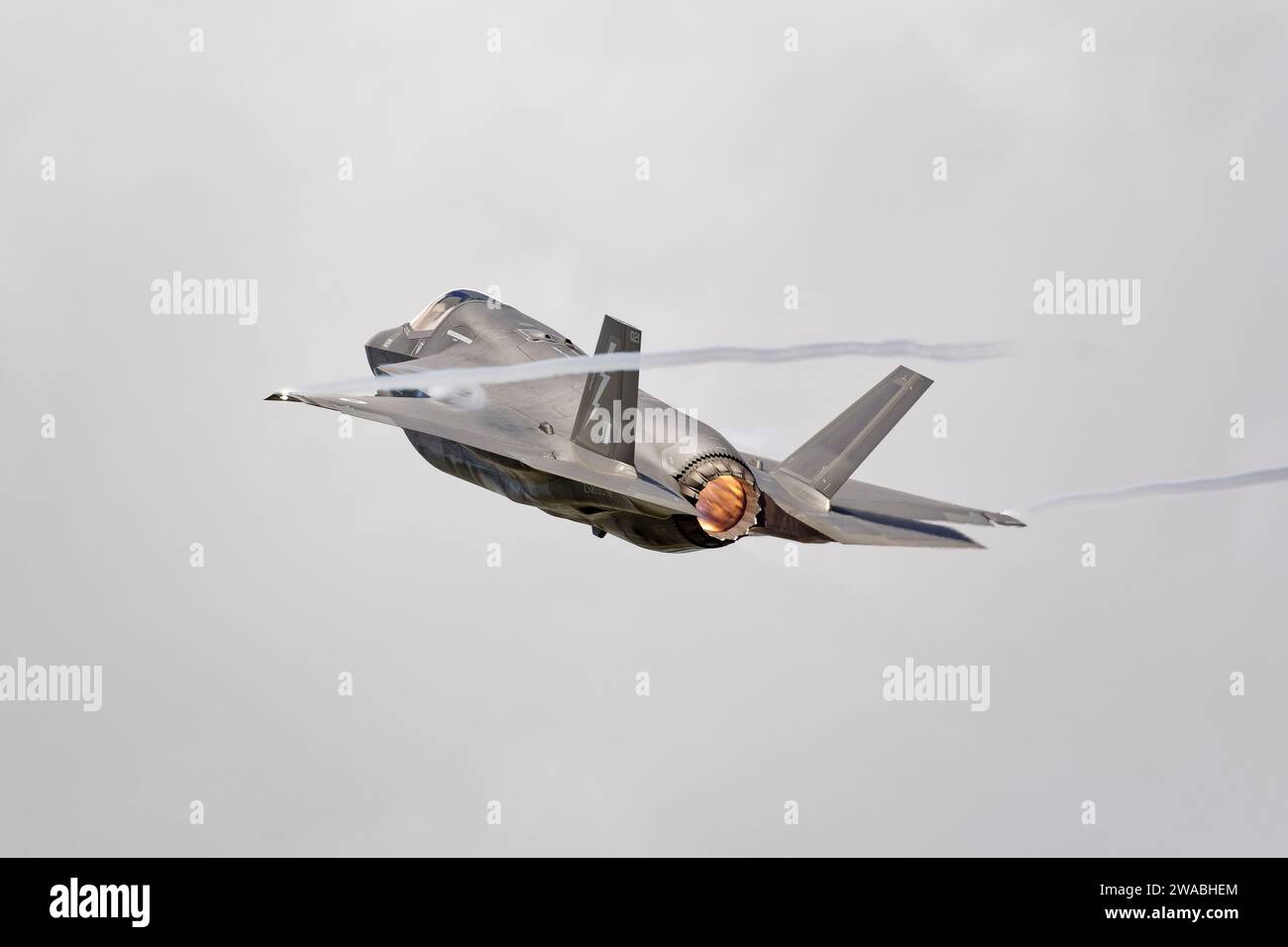 Royal Air Force 617 Squadron Lockheed Martin F-35B Lightning II Stealth multirole Combat Aircraft ZM155 parte dalla RAF Fairford dopo il RIAT Foto Stock