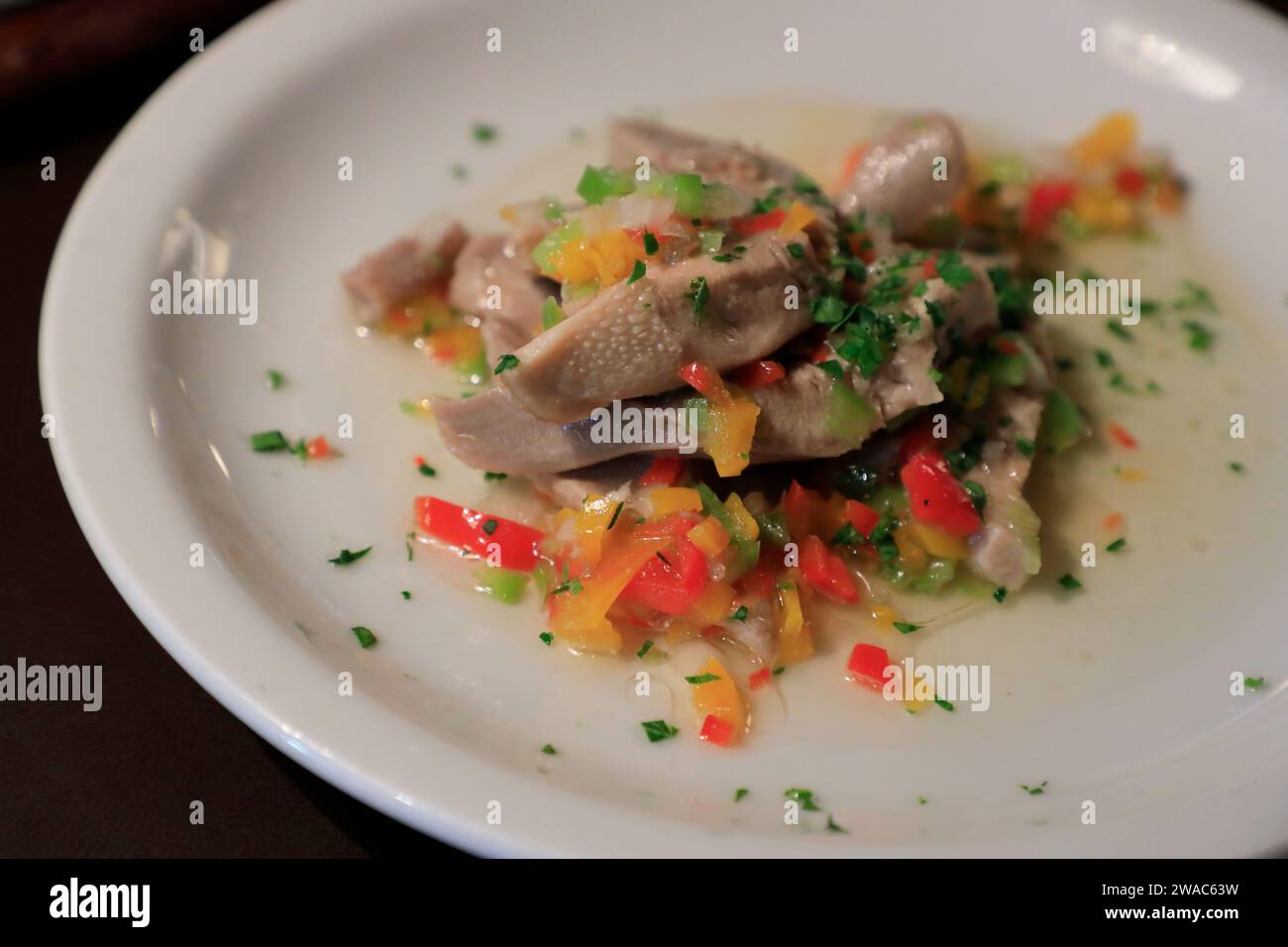 Aceto di carne di manzo marinata servita in un ristorante locale. El Chalten. Provincia di Santa Cruz. Patagonia. Argentina Foto Stock