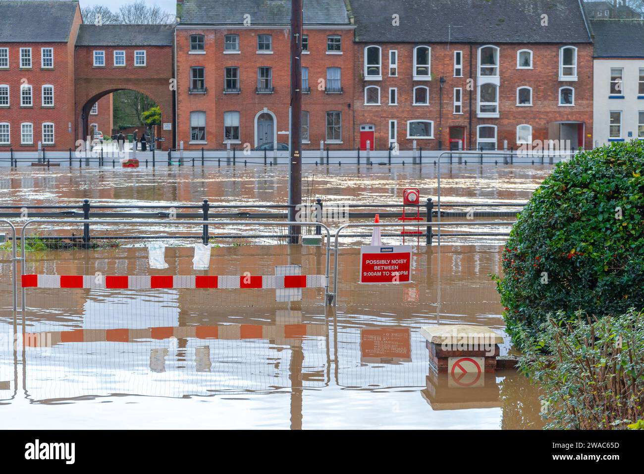 Bewdley, Regno Unito. 3 gennaio 2024. Meteo del Regno Unito: Dopo molti giorni di piogge, si prevede che le acque alluvionali aumenteranno ulteriormente, con persone che già lottano con le condizioni attuali. Credito: Lee Hudson/Alamy Live News Foto Stock