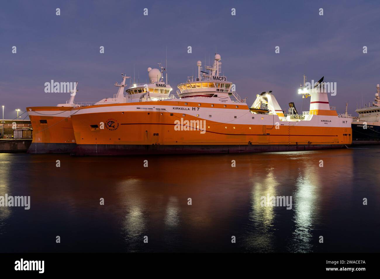 Peschereccio da traino britannico Kirkella nel porto di Cuxhaven, Germania Foto Stock