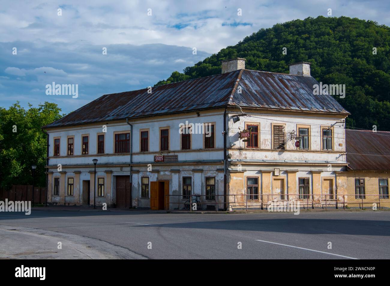 MURAN, SLOVACCHIA - LUGLIO 28. 2023: Vecchio pub a Muran o Muranyalja in Slovacchia Foto Stock