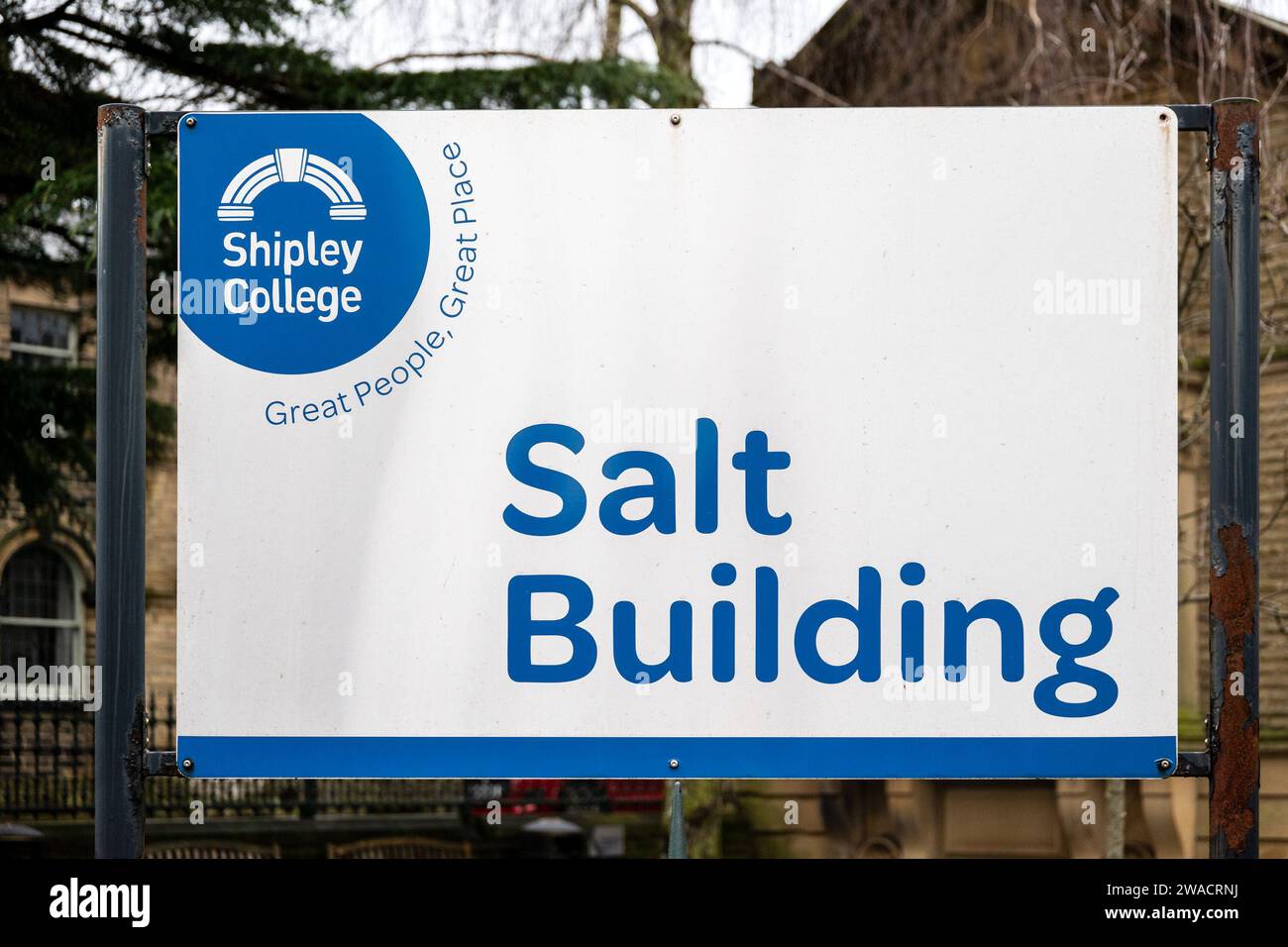 Salt Building, insegna dello Shipley College, campus universitario di istruzione superiore a Saltaire, Bradford. Foto Stock