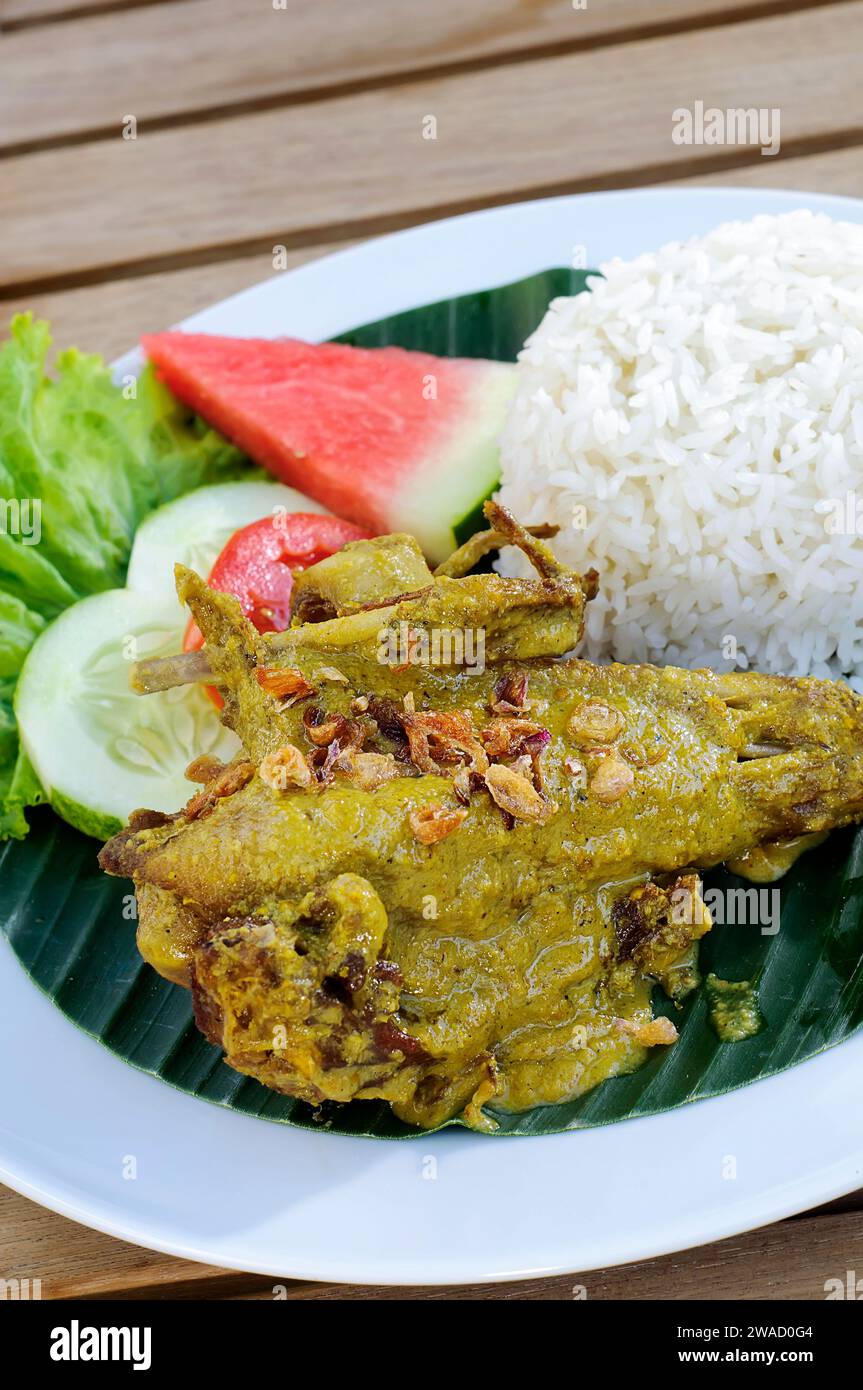 Nasi Bebek Bumbu Madura o riso d'anatra piccante Madurese Foto Stock