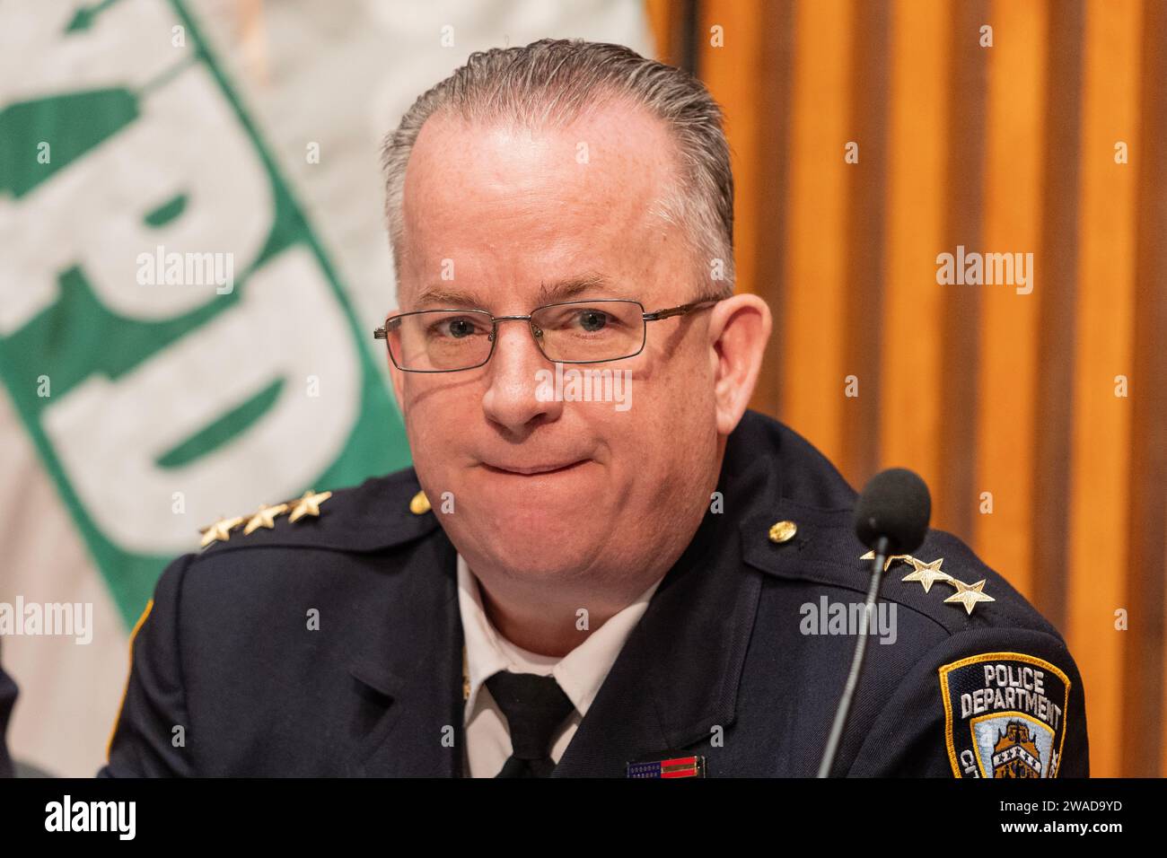 Il capo della pattuglia John Chell partecipa all'annuncio delle statistiche di fine anno sulla criminalità in tutta la città al One Police Plaza di New York il 3 gennaio 2024 Foto Stock