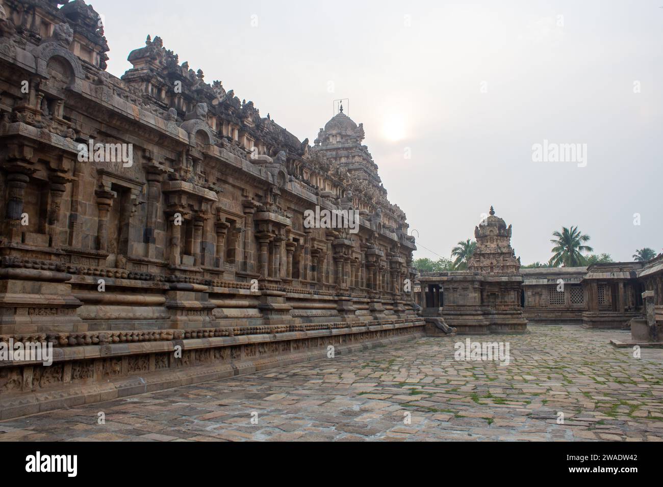 Complesso intorno al Tempio di Airavatesvara situato nella città di Darasuram a Kumbakonam, India. Foto Stock