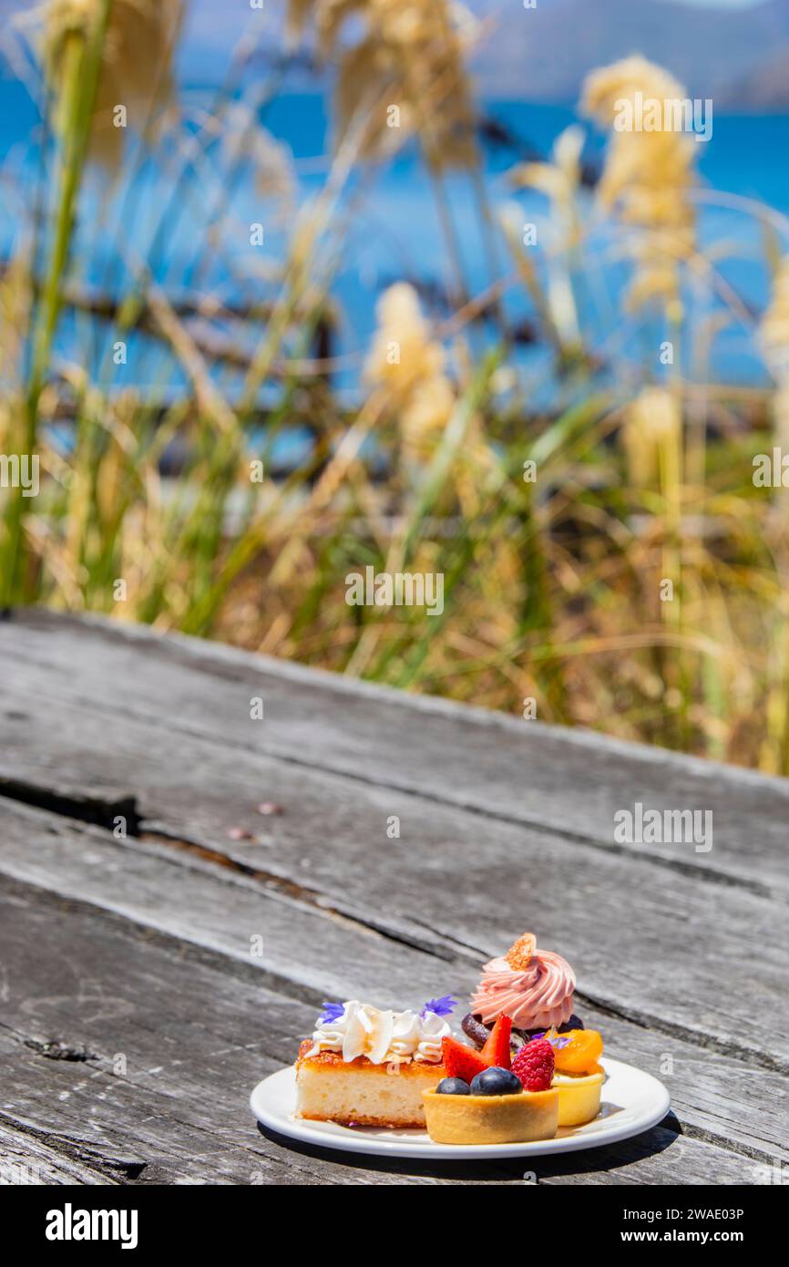 Il tradizionale tè pomeridiano servito dalla Walter Peak High Country Farm a queenstown, nuova zelanda. goditi un tour nelle fattorie e assisti alla dimostrazione dei cani da pecora Foto Stock