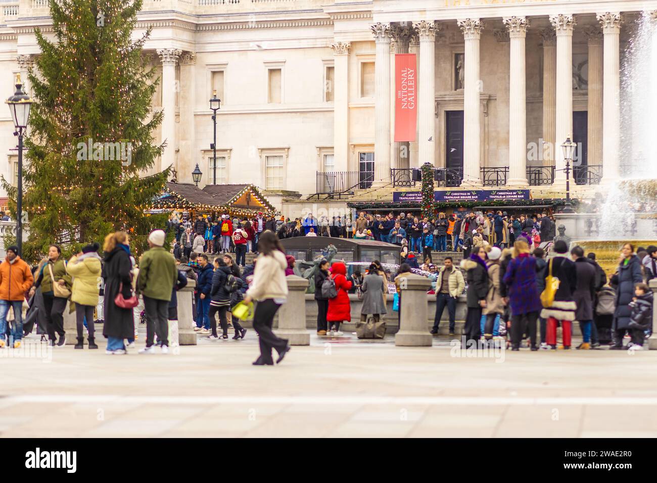 London Embankment a Natale Foto Stock