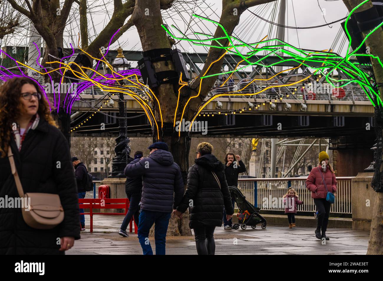 London Embankment a Natale Foto Stock