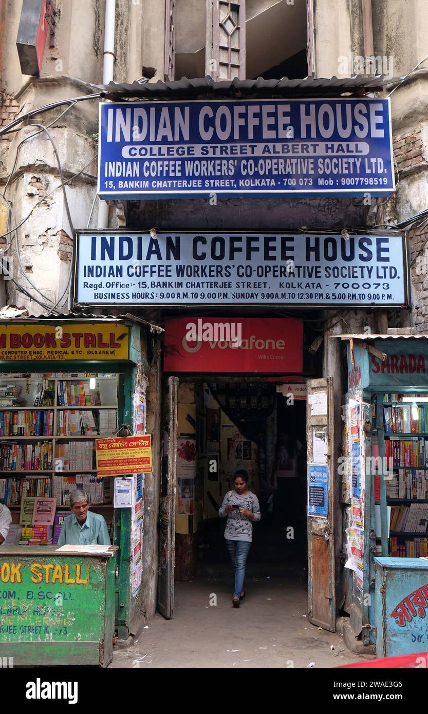 Indian Coffee House a Kolkata. La catena India Coffee House è stata avviata dal Coffee Cess Committee nel 1936 a Bombay. Foto Stock