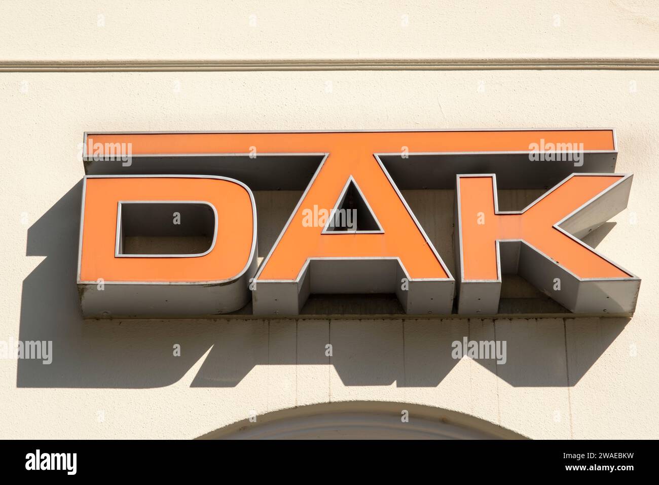 Facciata con insegna e logo DAK Foto Stock
