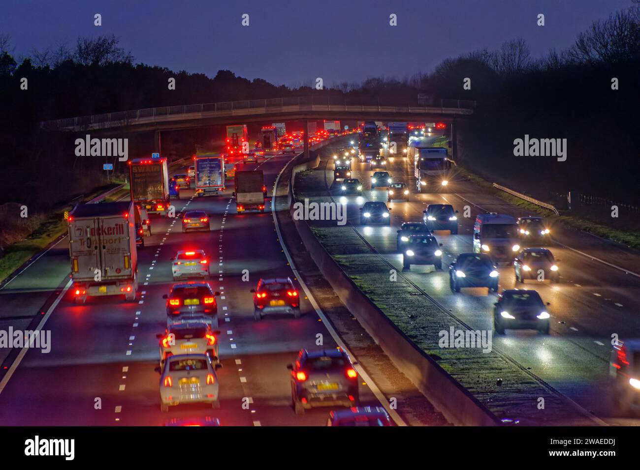 Traffico intenso sull'autostrada M6. Foto Stock