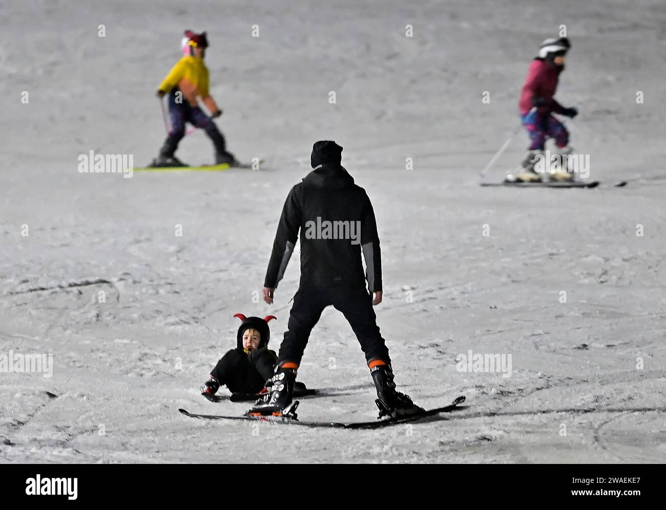 Zborna, Repubblica Ceca. 3 gennaio 2024. La pista da sci di Sacberk è una delle poche stazioni invernali di Vysocina che ha mantenuto il funzionamento degli impianti nonostante le condizioni meteorologiche avverse, Zborna, regione di Jihlava, 3 gennaio 2024. Crediti: Lubos Pavlicek/CTK Photo/Alamy Live News Foto Stock