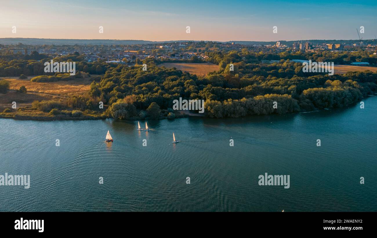 Vista aerea del lago artificiale Brent, Londra, Inghilterra in estate Foto Stock