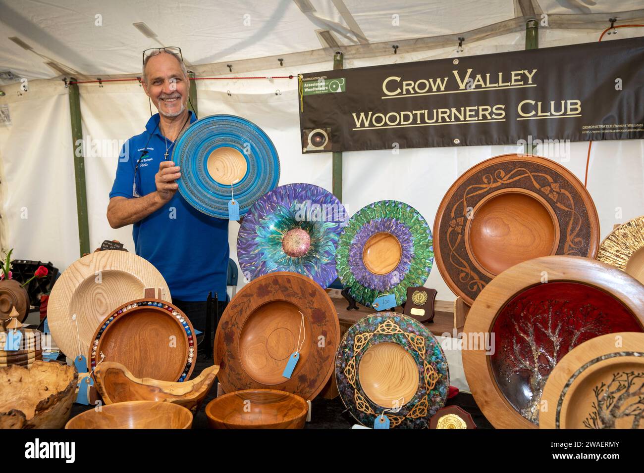 Regno Unito, Inghilterra, Worcestershire, Malvern Wells, Royal 3 Counties Show, Forgotten Skills Tent, Wood Turner Robert Williams di Cwmbran Foto Stock