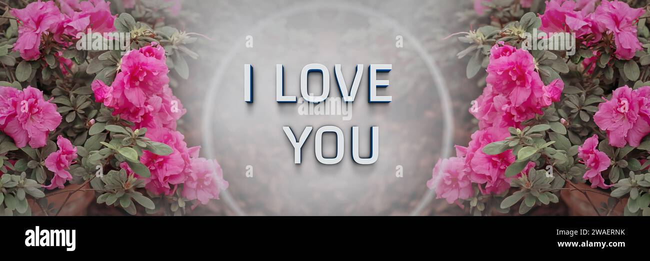Ti amo la frase. Sfondo di fiori rosa di azalea in fiore. Adoro lo sfondo del concetto con spazio per la copia Foto Stock