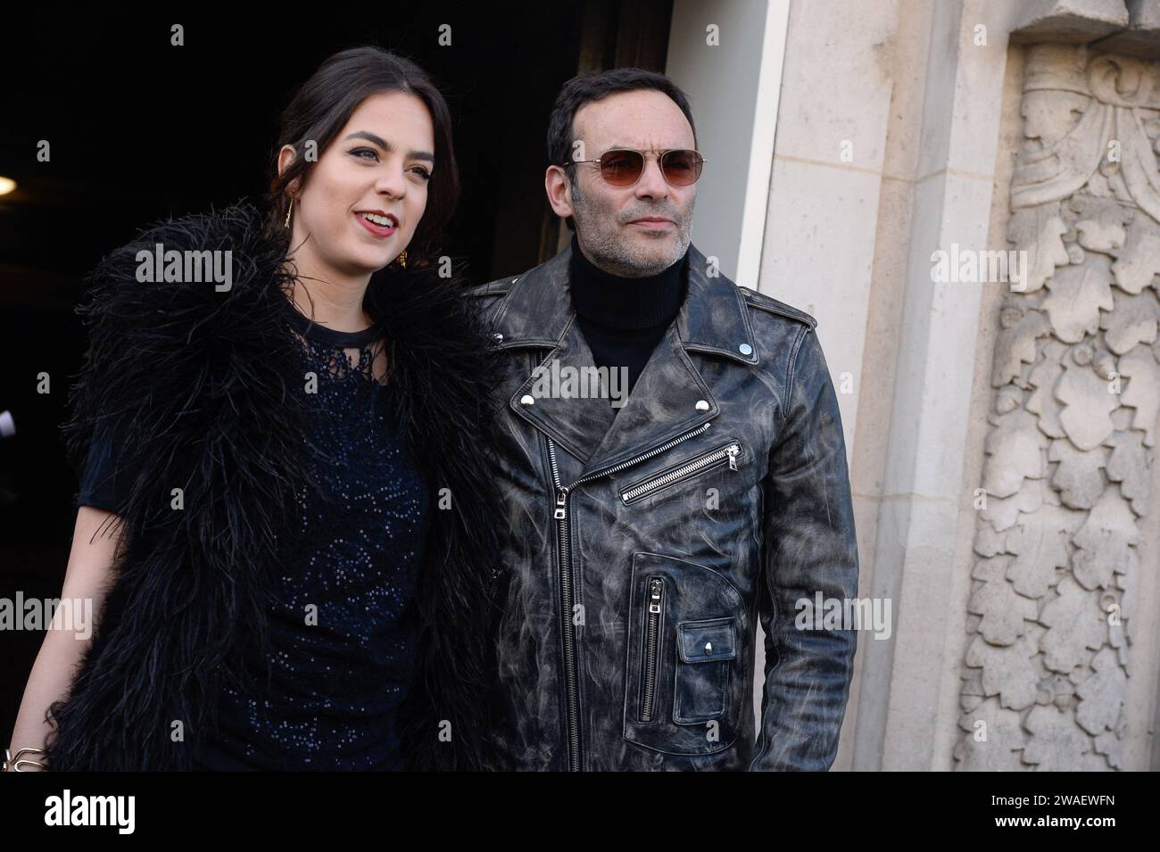 Foto del file datata 3 marzo 2018 - Anouchka Delon e Anthony Delon arrivano alla sfilata Elie Saab nell'ambito della settimana della moda di Parigi Autunno/Inverno 2018/2019 a Parigi, in Francia. - Il figlio maggiore di Alain Delon, Anthony Delon, ha annunciato mercoledì, in occasione della partita di Parigi, di aver presentato una denuncia contro la sorella Anouchka, il 7 novembre. La accusa di aver nascosto lo stato di salute del padre a lui e al fratello Alain-Fabien. "Lei lo ha chiaramente messo in pericolo”, afferma, aggiungendo che sua sorella "non gli ha dato scelta” per presentare un rapporto di polizia. "Aggiunse che sua sorella non aveva mai informato il sib Foto Stock