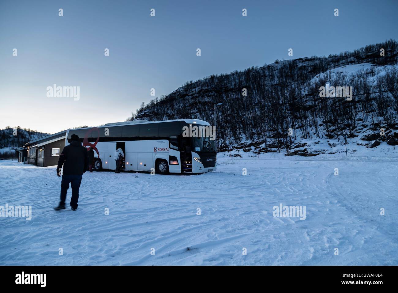 Viaggio in pullman sull'isola di Sommaroy, Norvegia. Foto Stock