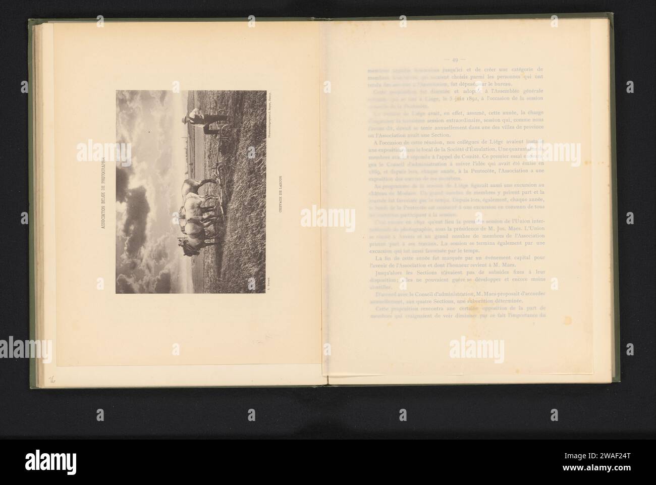 Agricoltore su terreno con cavalli da lavoro, L. Pavard, c. 1893 - in o prima del 1898 stampa fotomeccanica Nancy paper collotype Horse. contadini Foto Stock