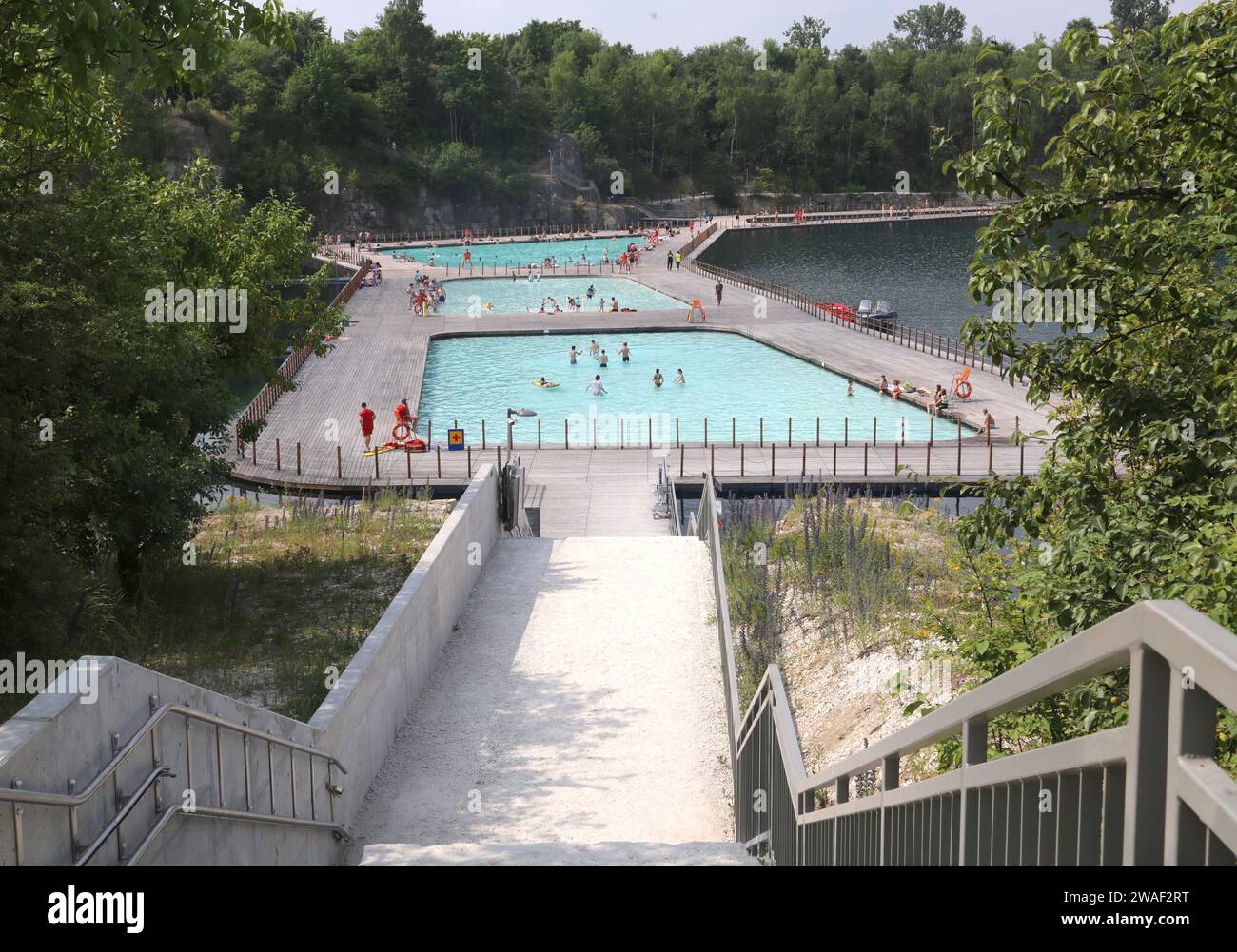 Cracow. Cracovia. Polonia. Piscina galleggiante sul lago locale. Foto Stock
