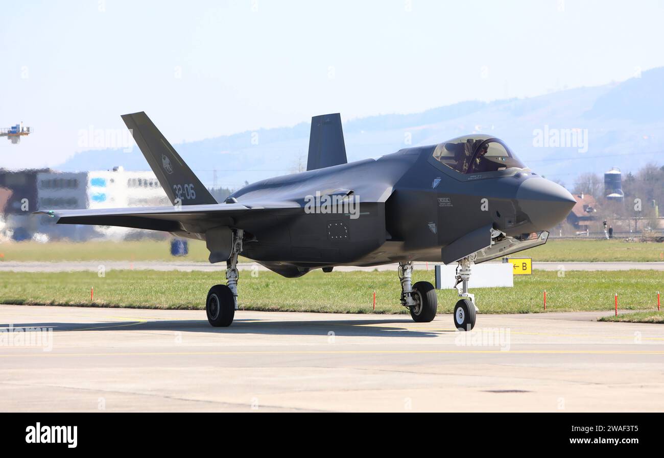 Ein Kampfflugzeug der italienischen Luftwaffe vom Typ Lockheed Martin F ...