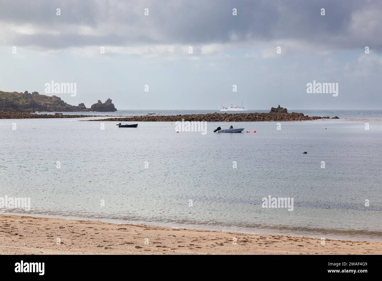 Scillonian III da Porthcressa Beach Foto Stock