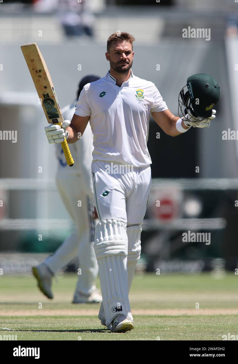 CITTÀ DEL CAPO, SUDAFRICA - 04 GENNAIO: Aiden Markram del Sudafrica celerates raggiunge il suo secolo durante il giorno 2 del 2° test match tra Sudafrica e India al Newlands Cricket Ground il 4 gennaio 2024 a città del Capo, in Sudafrica. Foto di Shaun Roy/Alamy Live News Foto Stock