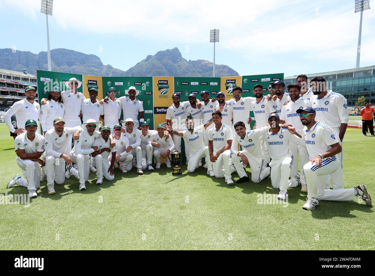 CITTÀ DEL CAPO, SUDAFRICA - 04 GENNAIO: Sudafrica e India condividono la serie 1-1 durante il giorno 2 del 2° test match tra Sudafrica e India al Newlands Cricket Ground il 4 gennaio 2024 a città del Capo, Sudafrica. Foto di Shaun Roy/Alamy Live News Foto Stock