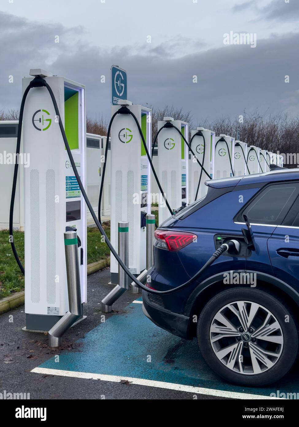 MOTO Services, Wetherby, A1, Yorkshire, Inghilterra, REGNO UNITO. Immagini dei punti di ricarica dei veicoli elettrici EV forniti da Gridserve presso i servizi Wetherby MOTO su Foto Stock