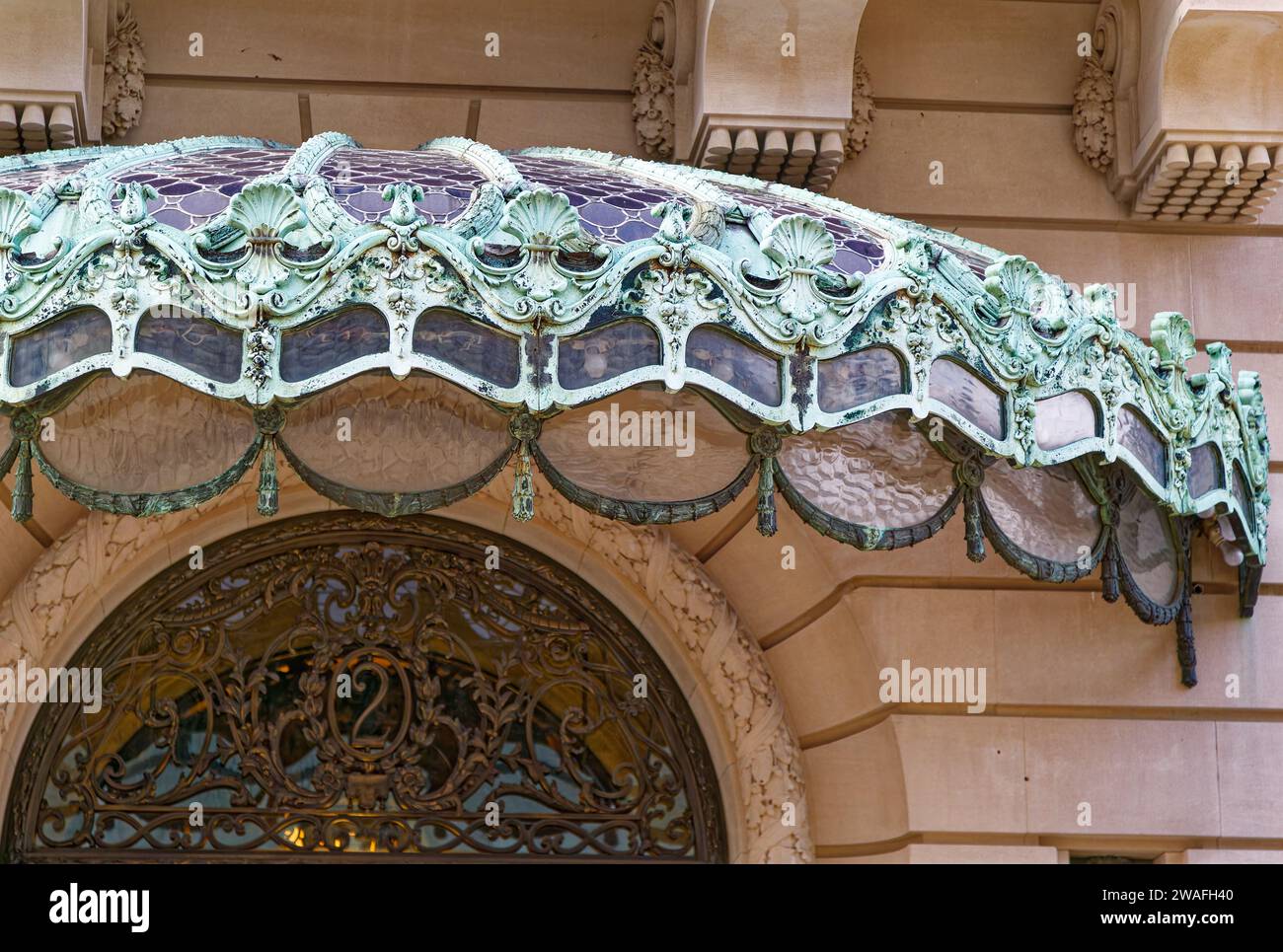 Ingresso decorato a baldacchino al Landmark Cooper Hewitt di New York, allo Smithsonian Design Museum, all'ex Carnegie Mansion sul "Museum Mile" della Fifth Avenue. Foto Stock