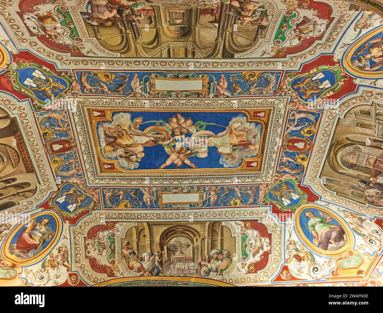 Decorazioni del soffitto nei Musei cristiani o Sacri, Musei Vaticani, città del Vaticano, Roma, Italia. Foto Stock