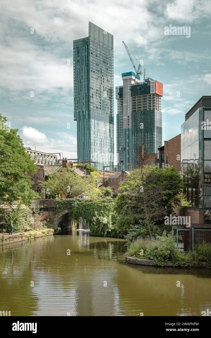 Vista panoramica della Beetham Tower, un grattacielo a uso misto di 47 piani a Deansgate, Manchester. Concetto di vita in città, di viaggio o di turismo, Foto Stock