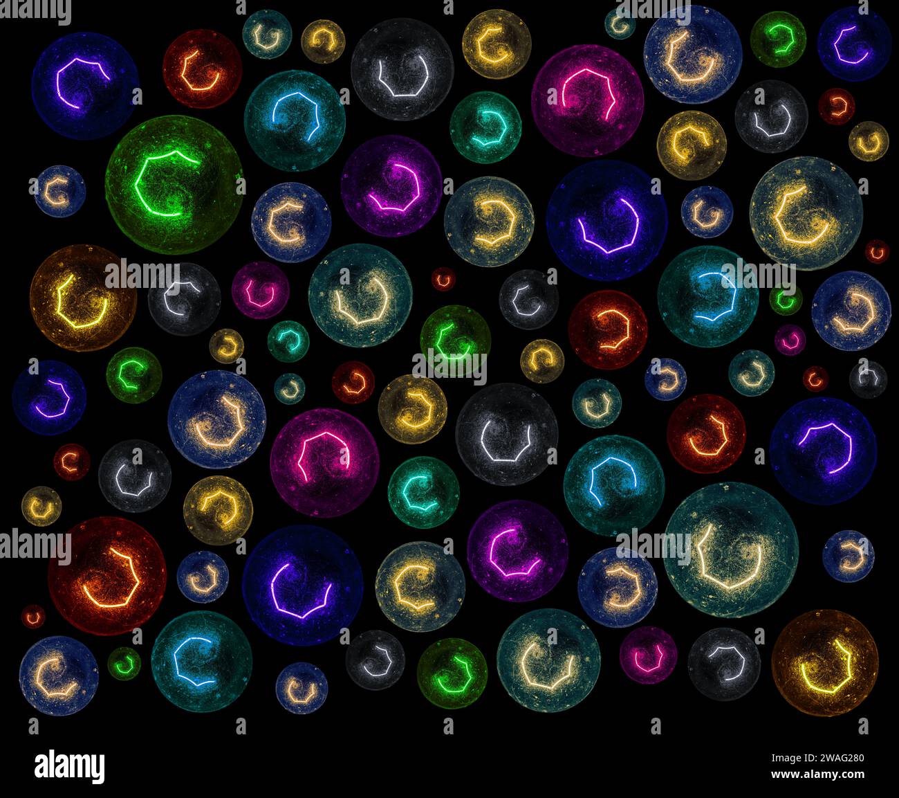 Struttura dello sfondo realizzata con una vecchia lampadina sporca di vari colori e dimensioni Foto Stock