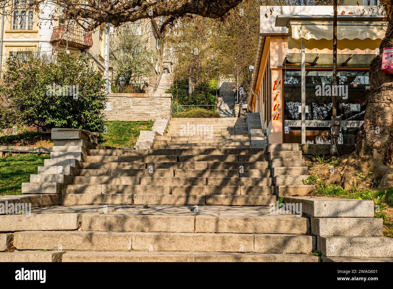 Veliko Tarnovo città, Bulgaria - 24 Marzo 2017. Tradizionale architettura bulgara nella vecchia città medievale area, Veliko Tarnovo città, Bulgaria Foto Stock