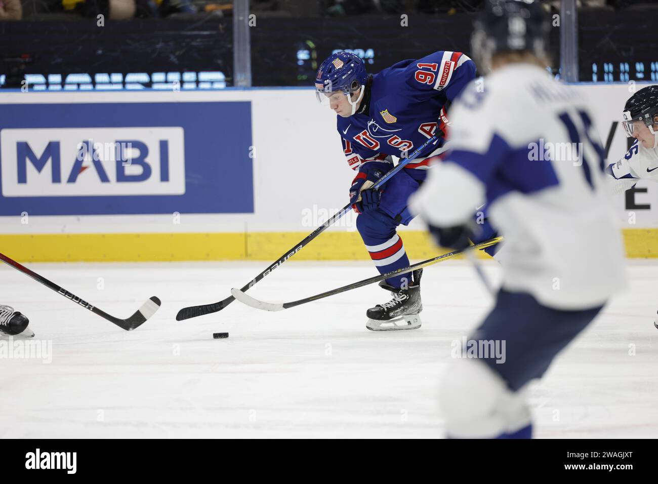 GOTHENBURG, SVEZIA 20240104USA di Frank Nazar in azione durante la partita di semifinale del campionato mondiale juniores di hockey su ghiaccio IIHF tra USA e Finlandia A. Foto Stock