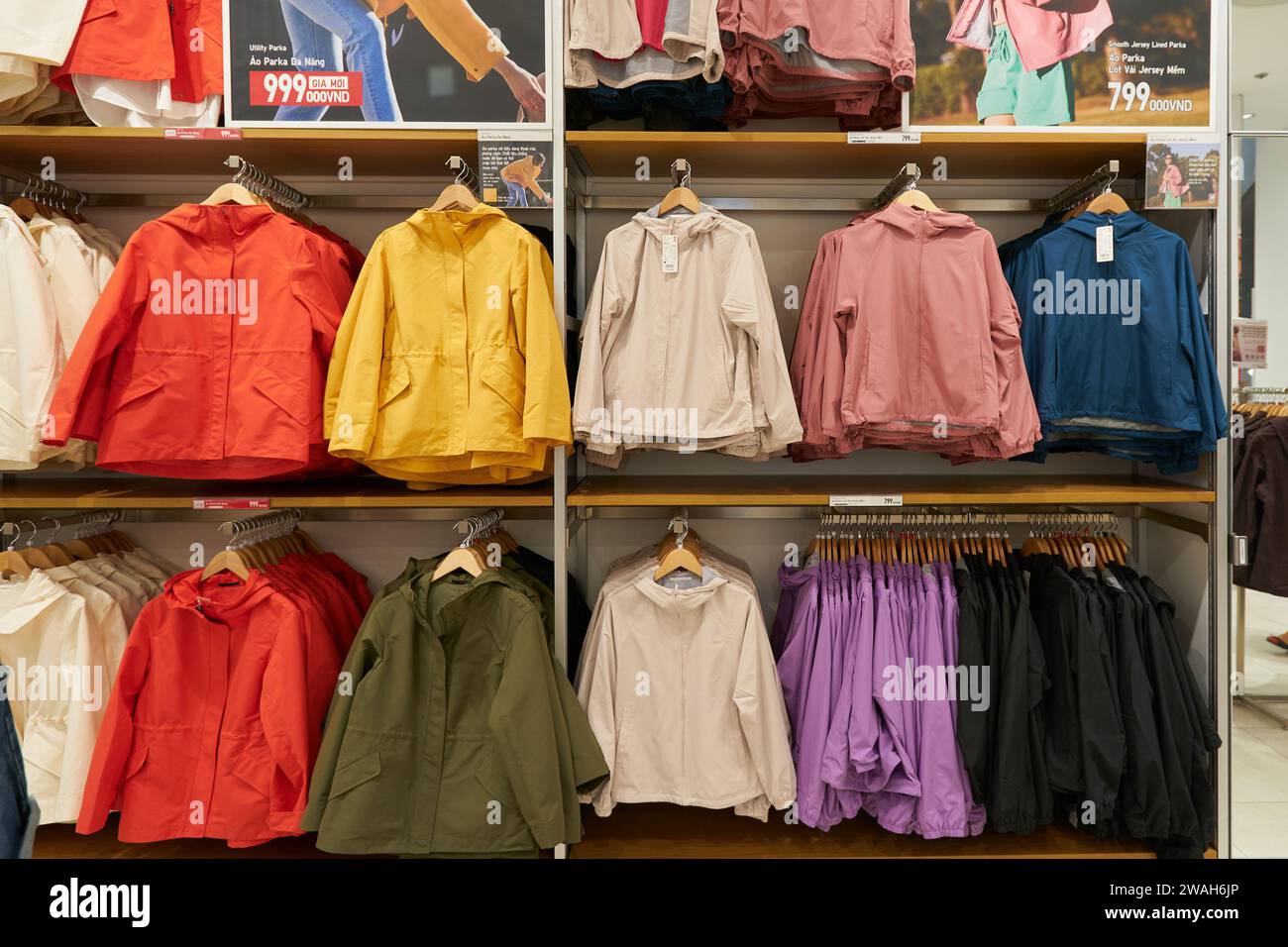 HO CHI MINH CITY, VIETNAM - 26 MARZO 2023: Foto dell'interno del negozio uni Qlo a ho chi Minh City. Foto Stock