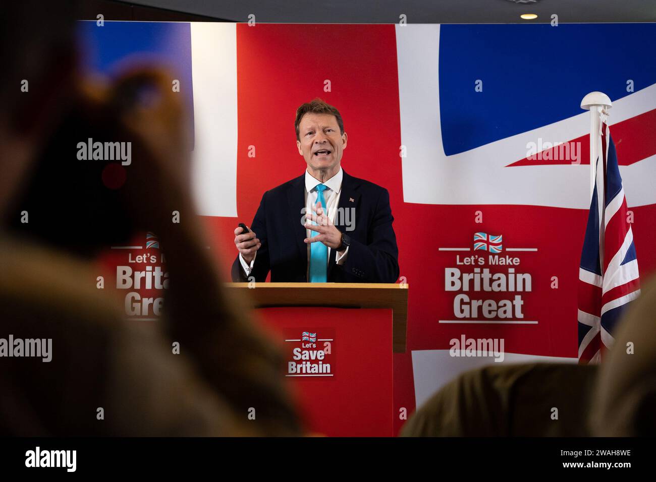 Londra, Regno Unito. 3 gennaio 2024. Il leader della Reform UK Richard Tice parla durante una conferenza stampa per delineare i piani del suo partito prima delle elezioni generali a Londra. Le riforme hanno aumentato la loro posizione nei sondaggi di opinione al 10 per cento, ponendo una seria sfida ai seggi conservatori e ai deputati di tutto il paese. (Foto di Tejas Sandhu/SOPA Images/Sipa USA) credito: SIPA USA/Alamy Live News Foto Stock