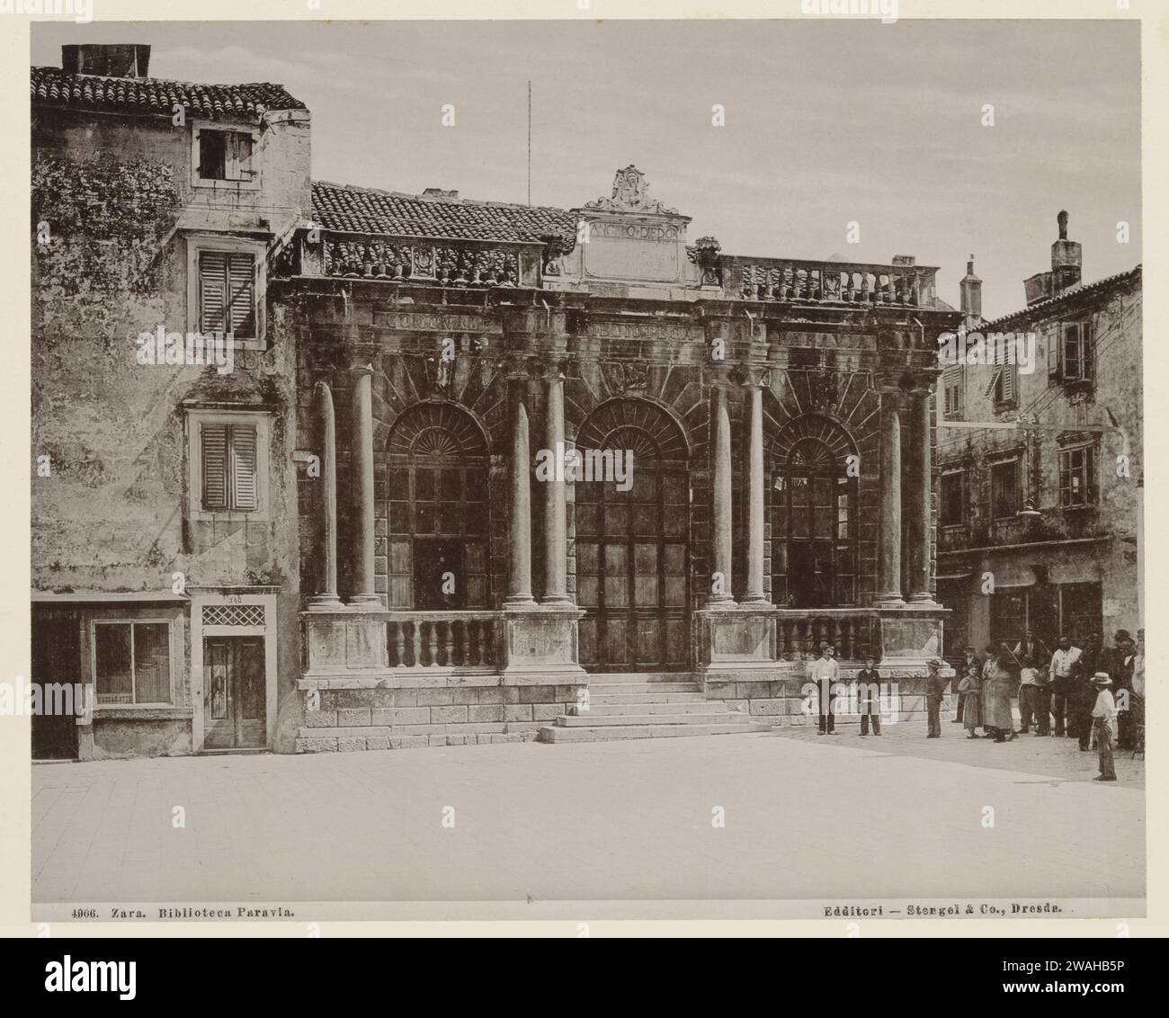 Paravia Library in Zadar, Anonymous, Stengel & Co., 1889 - 1910 stampa fotomeccanica Zadarpublisher: Dresden paper. Collotipo di cartone biblioteca pubblica Zadar Scientific Library Foto Stock