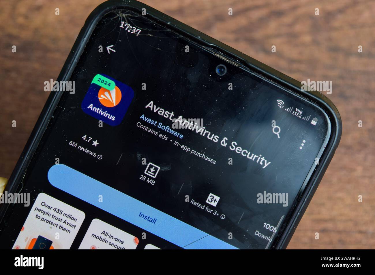 Applicazione Avast Antivirus and Security sullo schermo dello smartphone. Avast è un browser web freeware sviluppato da Avast software. Bekasi, Indonesia, Januay Foto Stock