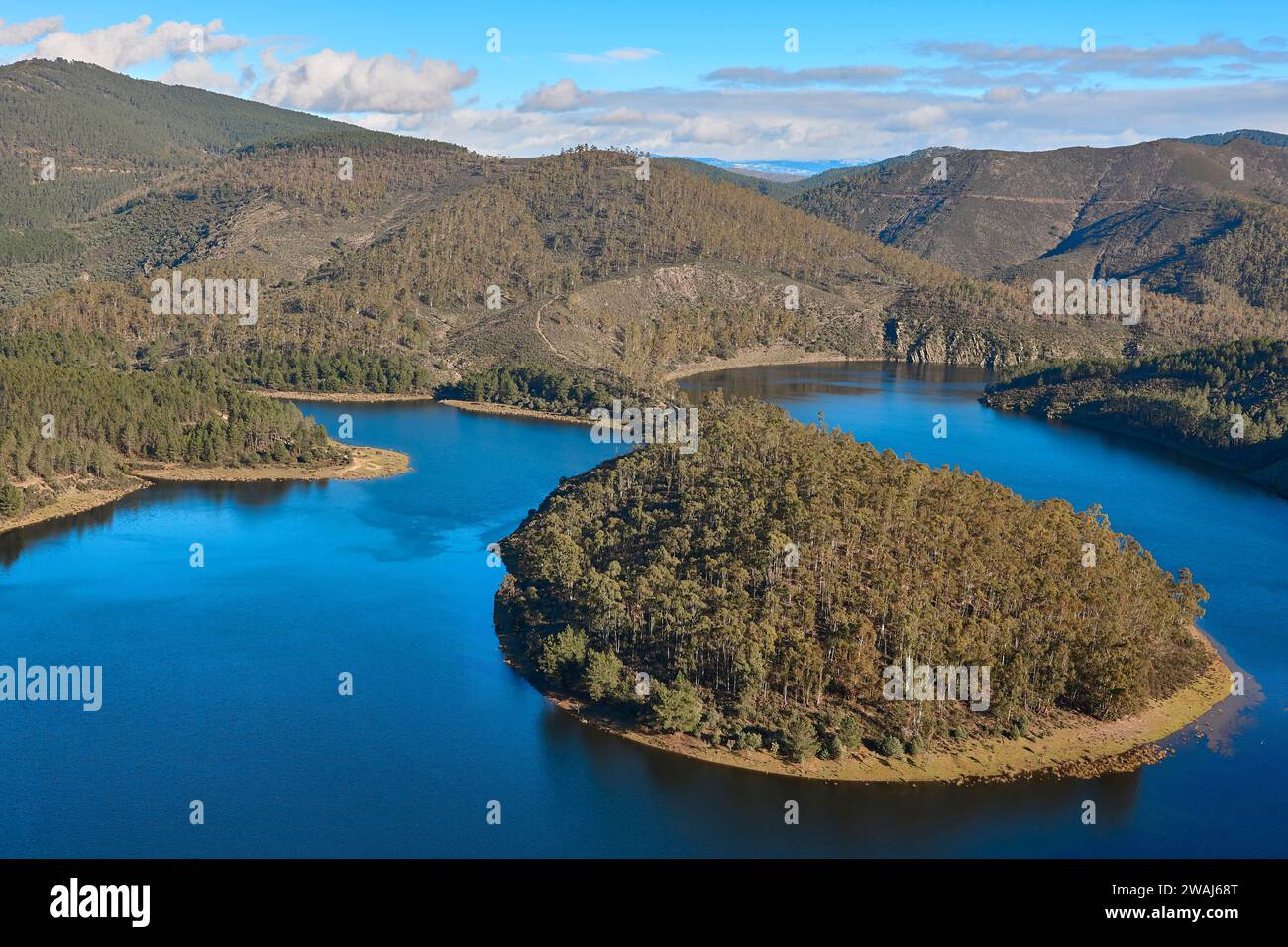 Melero meandro montagna e paesaggio fluviale in Estremadura, Spagna Foto Stock